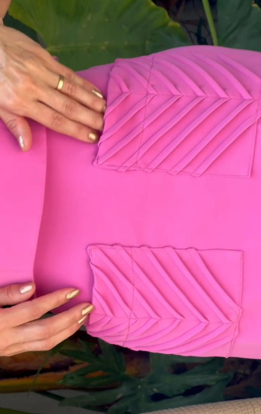 Conjunto top e Saia com Detalhe de Nervuras
